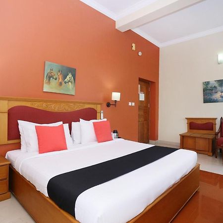 Capital O 45944 Club 7 Otel Tiruvalla Dış mekan fotoğraf