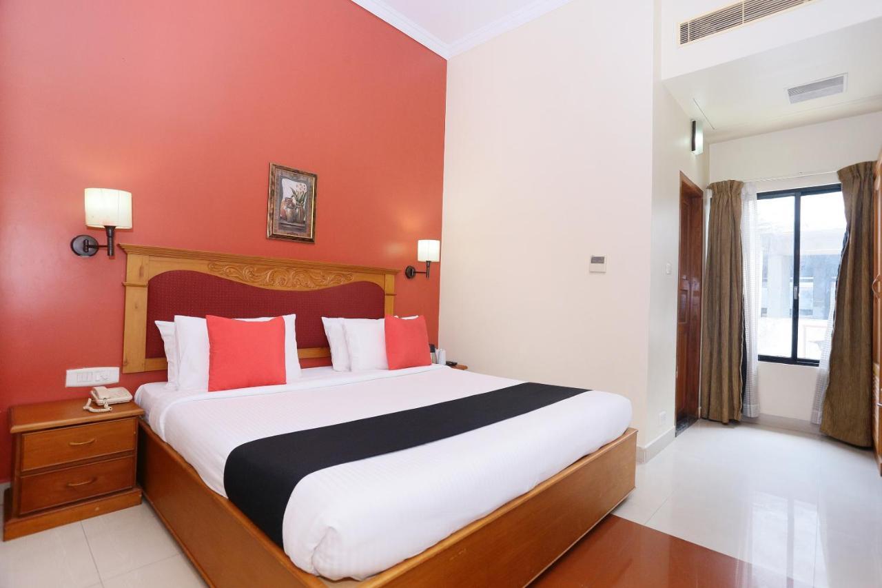 Capital O 45944 Club 7 Otel Tiruvalla Dış mekan fotoğraf
