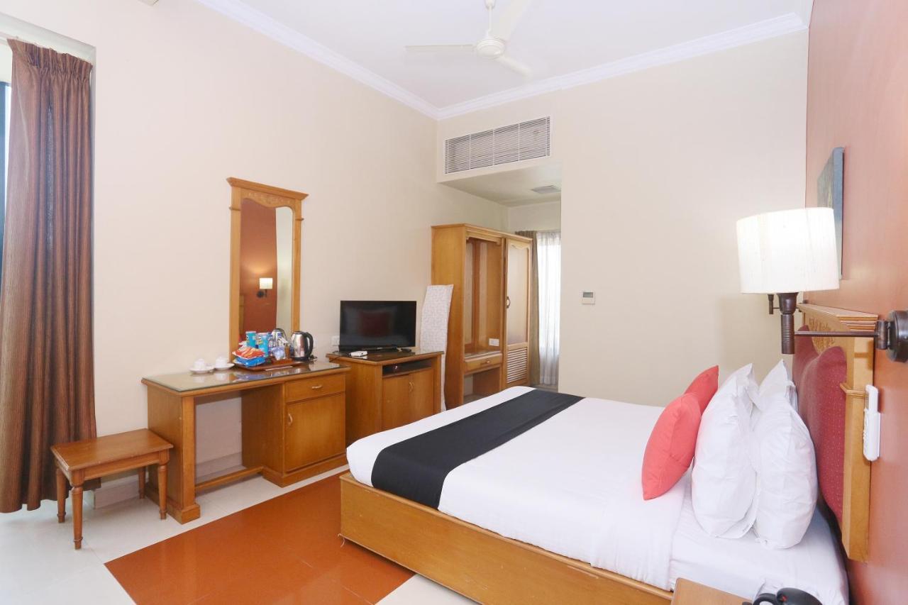 Capital O 45944 Club 7 Otel Tiruvalla Dış mekan fotoğraf