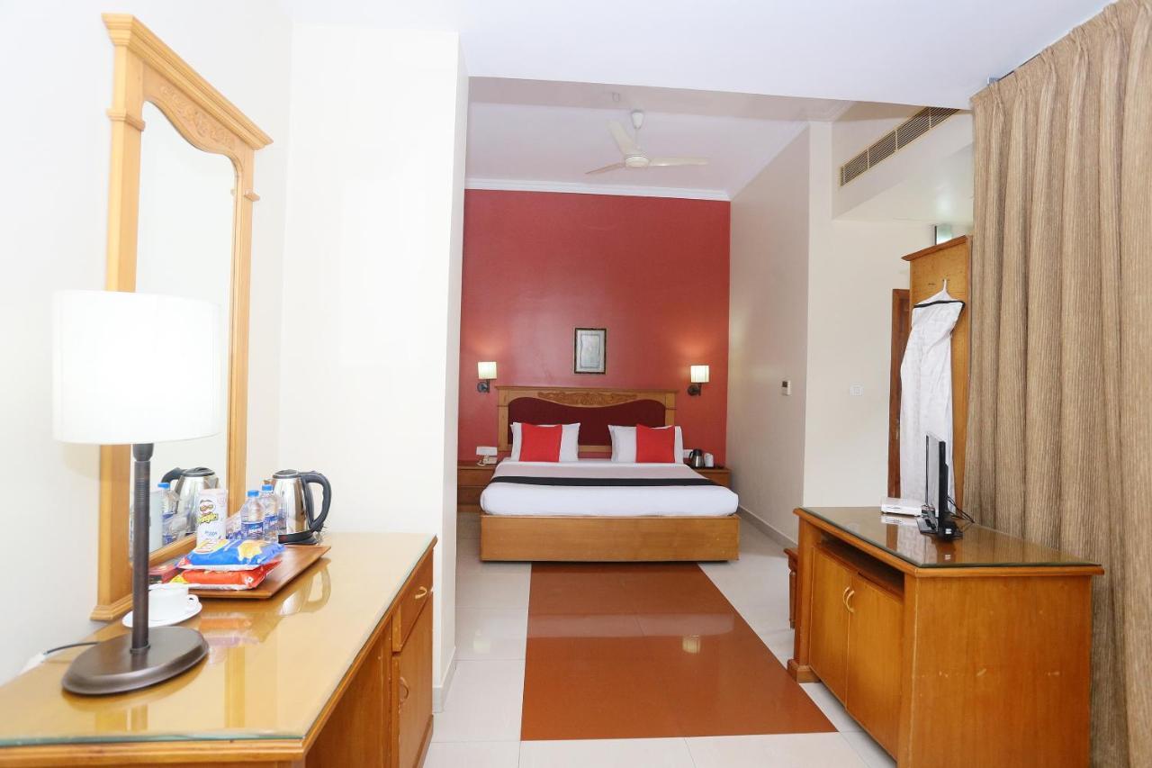 Capital O 45944 Club 7 Otel Tiruvalla Dış mekan fotoğraf