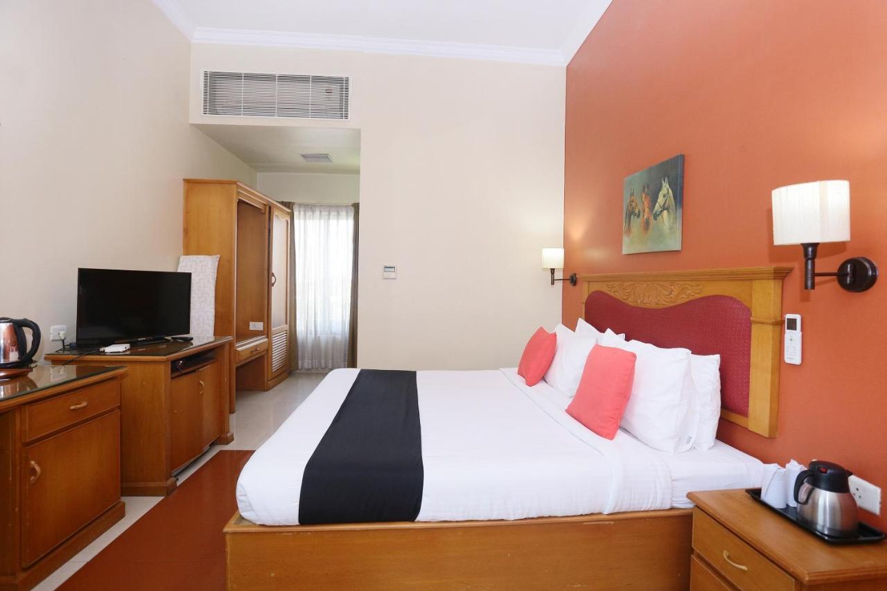Capital O 45944 Club 7 Otel Tiruvalla Dış mekan fotoğraf