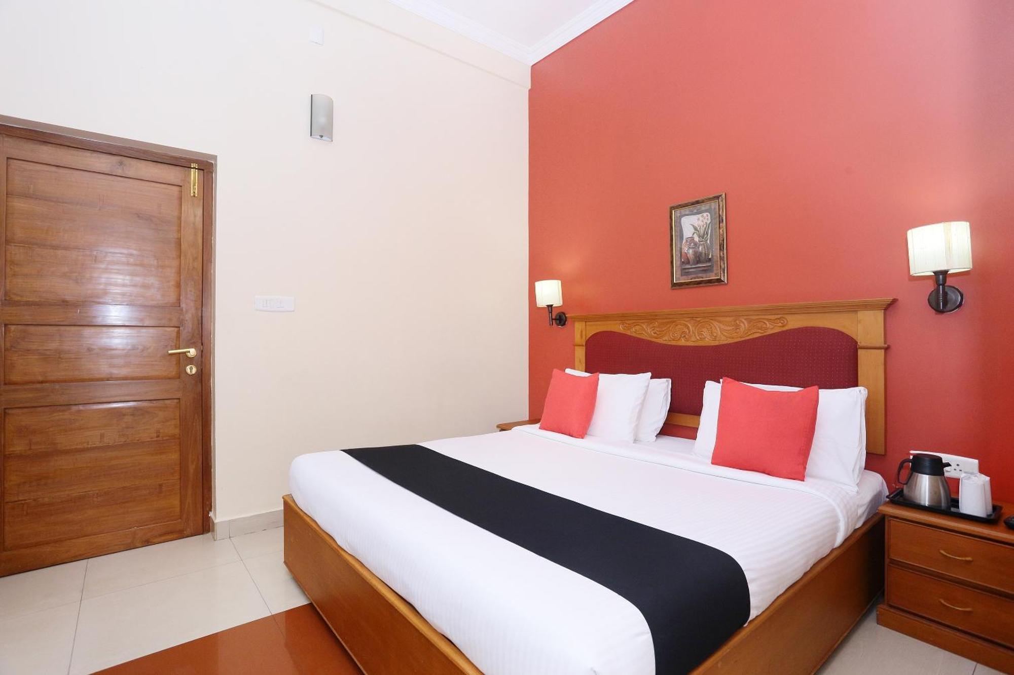 Capital O 45944 Club 7 Otel Tiruvalla Dış mekan fotoğraf