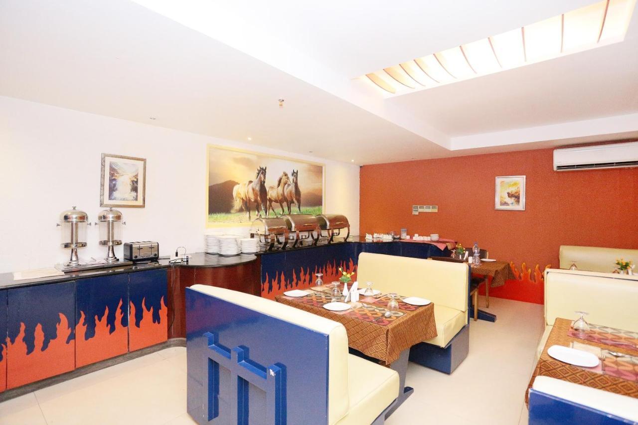 Capital O 45944 Club 7 Otel Tiruvalla Dış mekan fotoğraf
