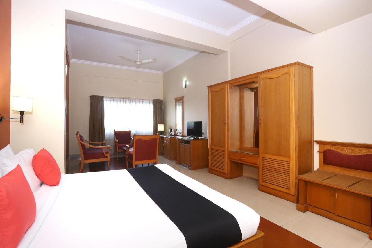 Capital O 45944 Club 7 Otel Tiruvalla Dış mekan fotoğraf