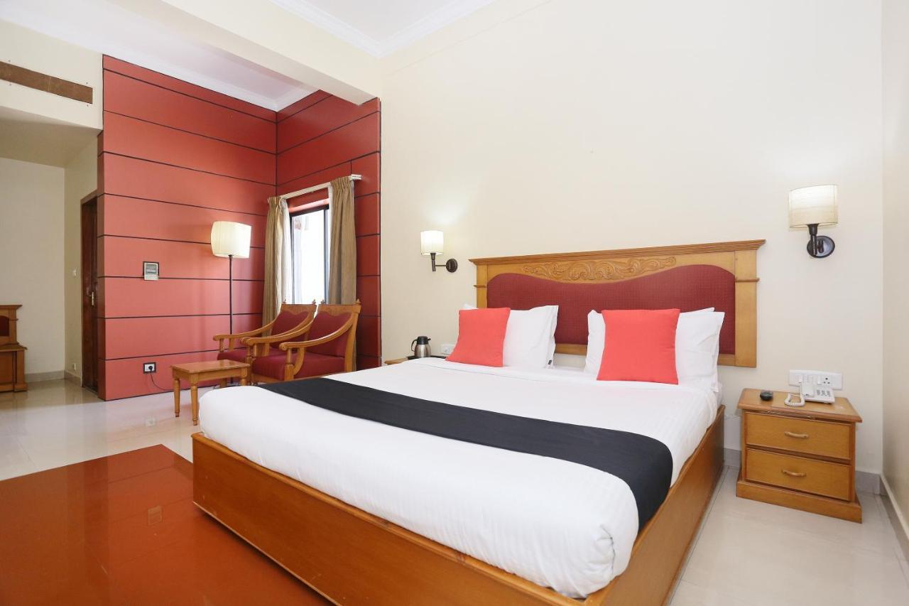 Capital O 45944 Club 7 Otel Tiruvalla Dış mekan fotoğraf
