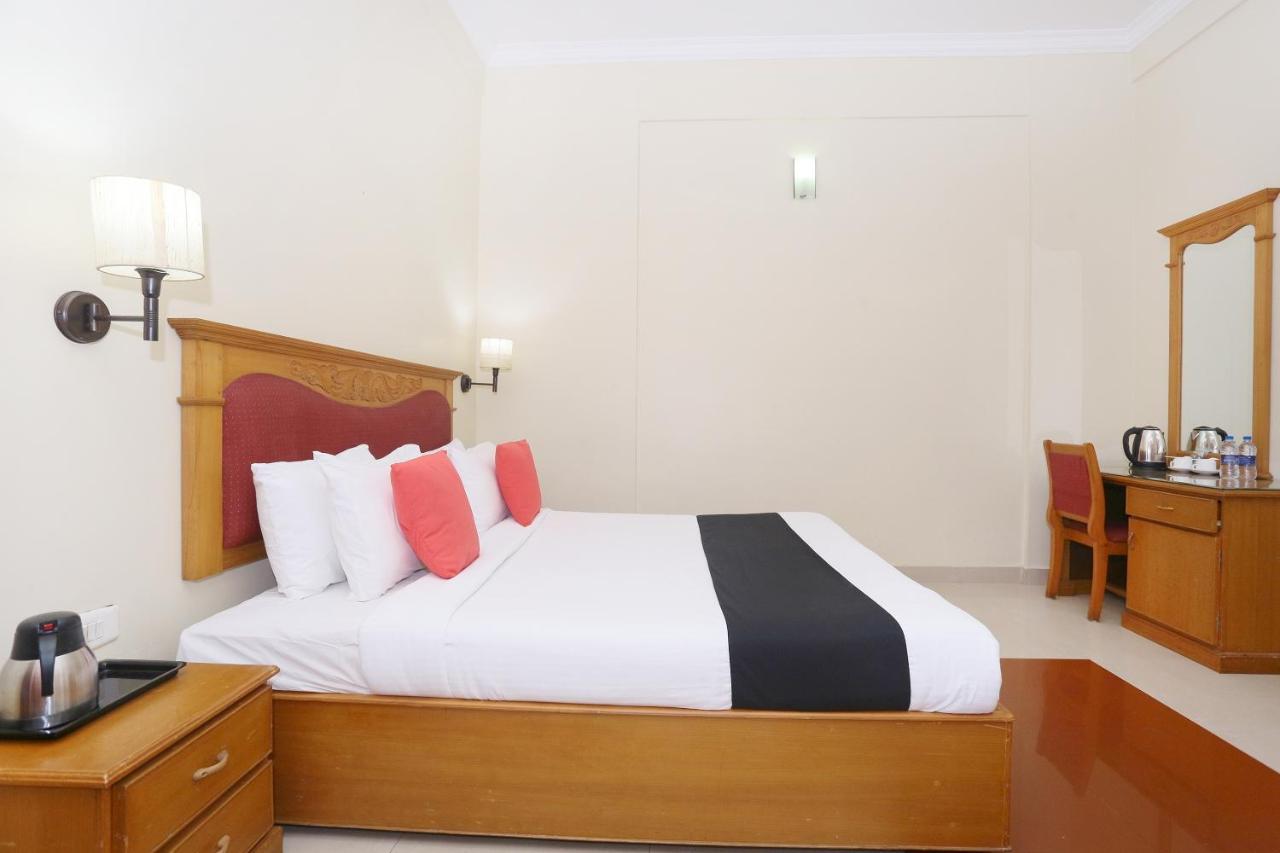 Capital O 45944 Club 7 Otel Tiruvalla Dış mekan fotoğraf