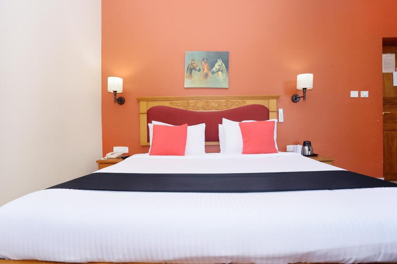 Capital O 45944 Club 7 Otel Tiruvalla Dış mekan fotoğraf