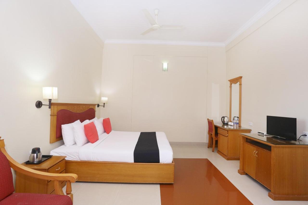 Capital O 45944 Club 7 Otel Tiruvalla Dış mekan fotoğraf