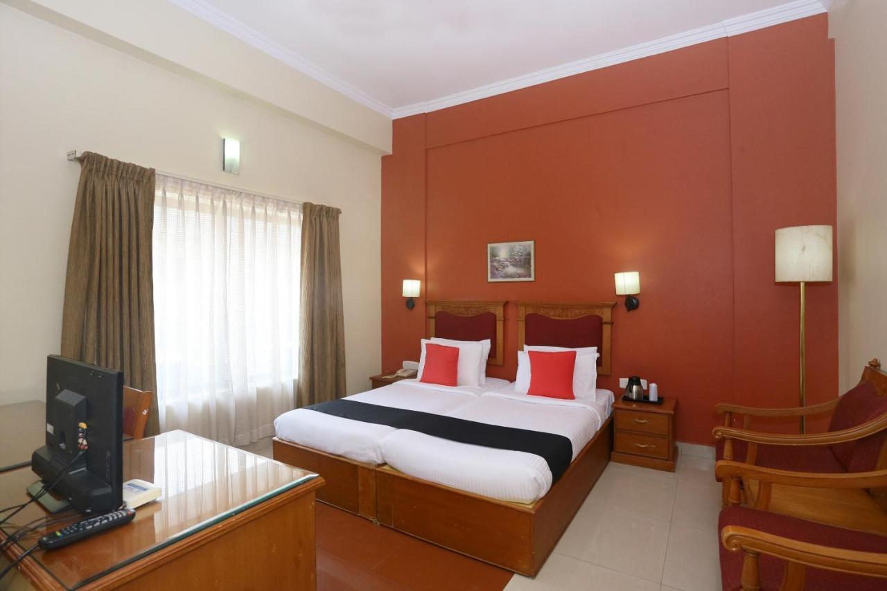 Capital O 45944 Club 7 Otel Tiruvalla Dış mekan fotoğraf