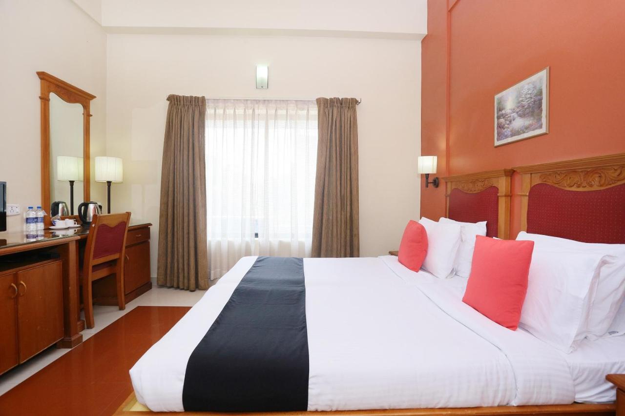 Capital O 45944 Club 7 Otel Tiruvalla Dış mekan fotoğraf