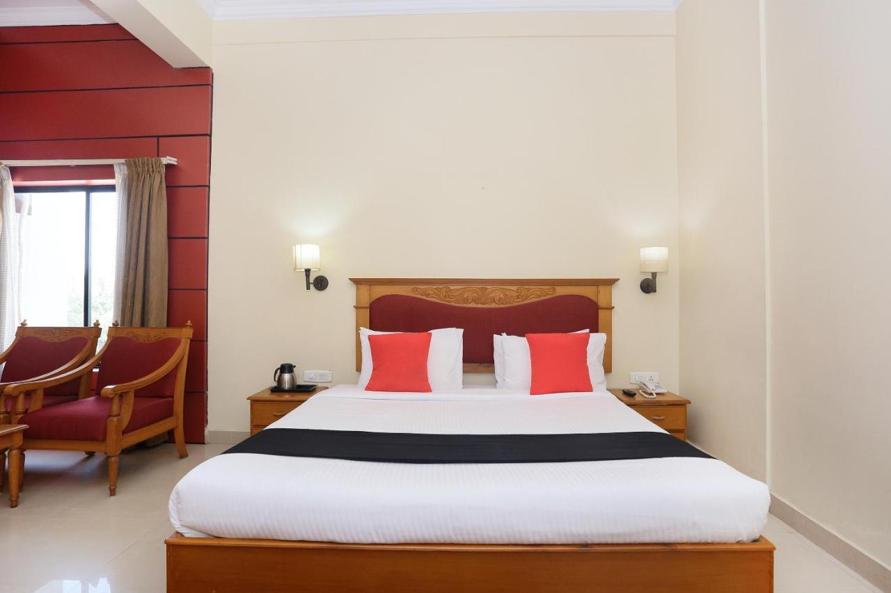 Capital O 45944 Club 7 Otel Tiruvalla Dış mekan fotoğraf