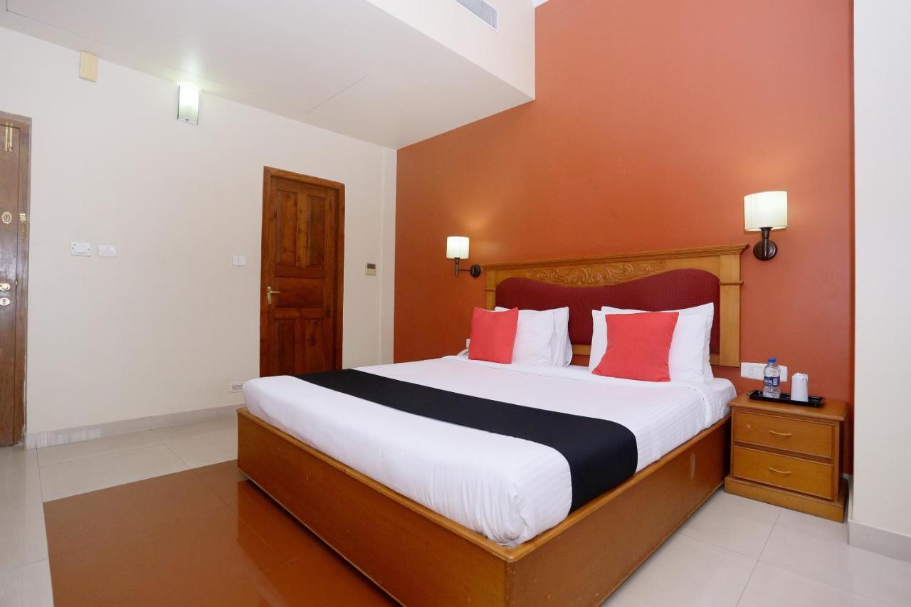 Capital O 45944 Club 7 Otel Tiruvalla Dış mekan fotoğraf
