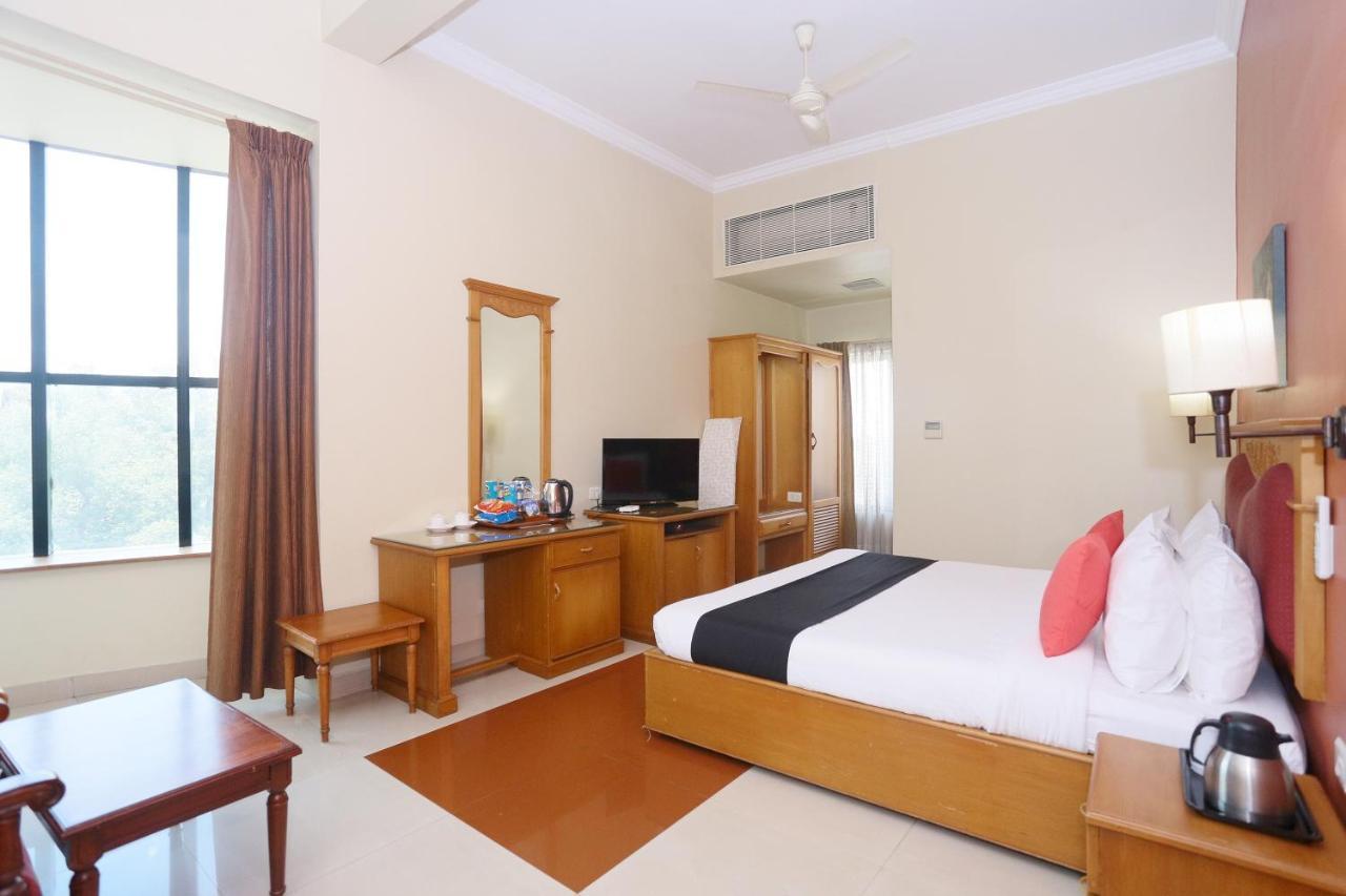 Capital O 45944 Club 7 Otel Tiruvalla Dış mekan fotoğraf